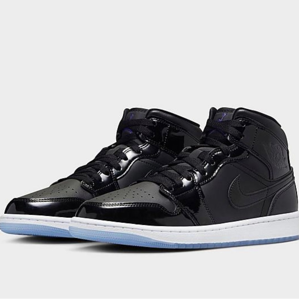 AIR JORDAN RETRO 1 MID SE New in Box Size 10.5 Men. Comes w/Nike.com receipt